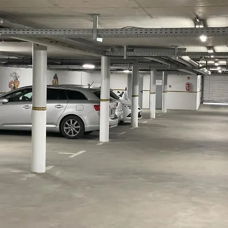 Astra Mit 2 Balkone 아파트